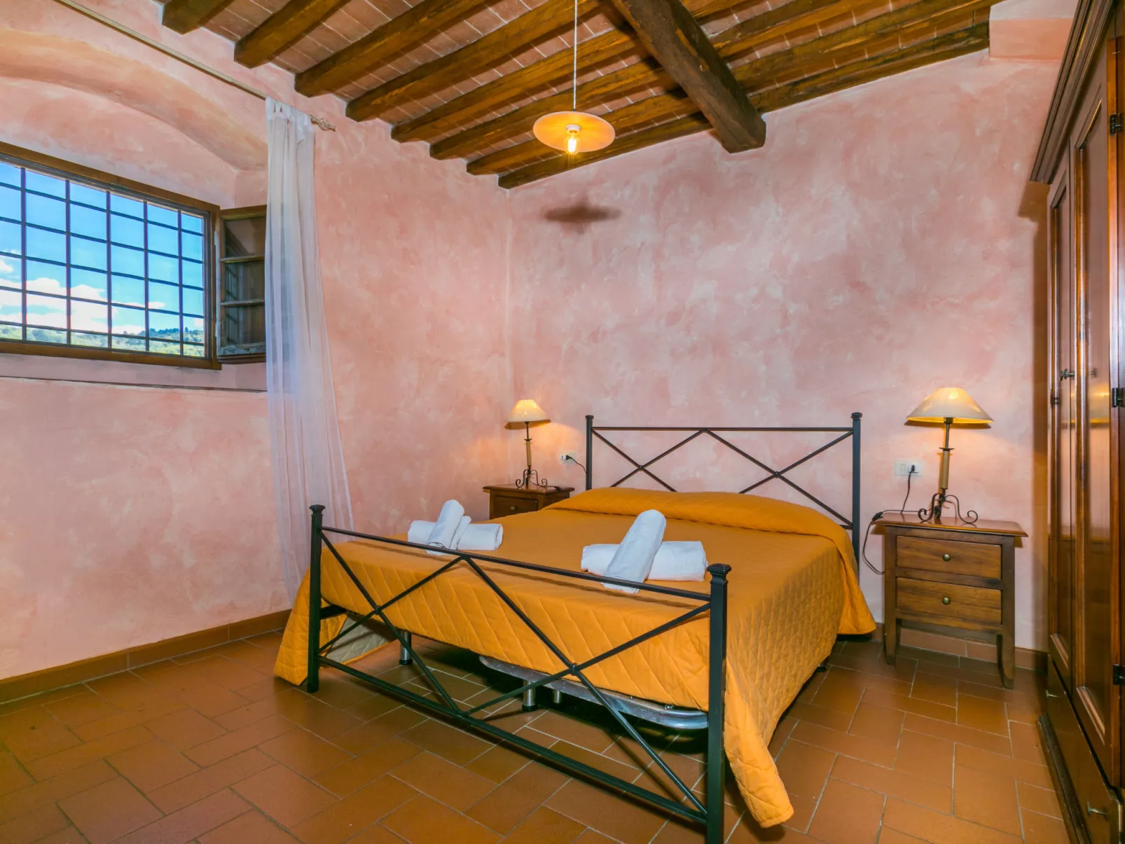 La Loggia-Inside