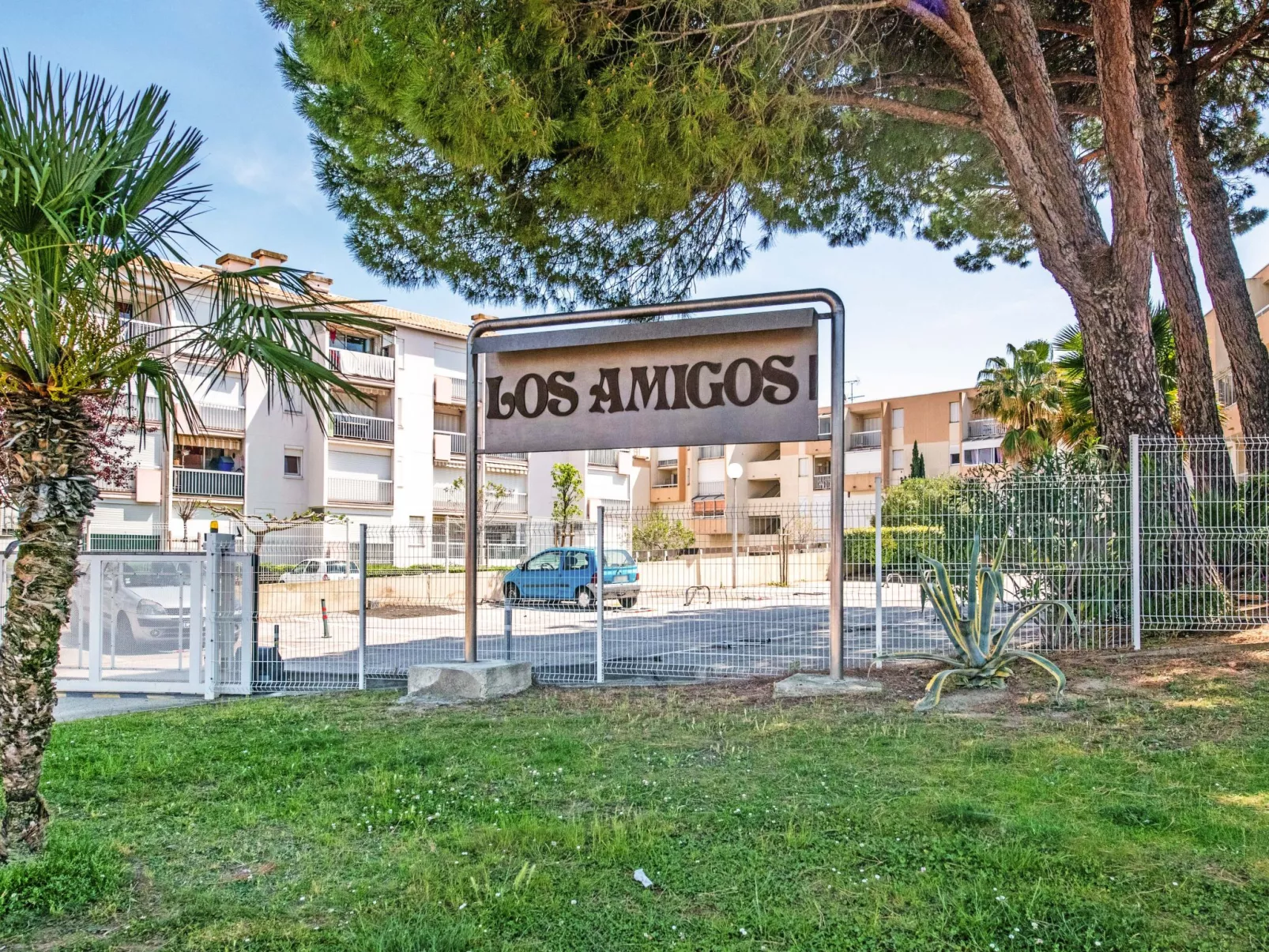 Los Amigos-Outside