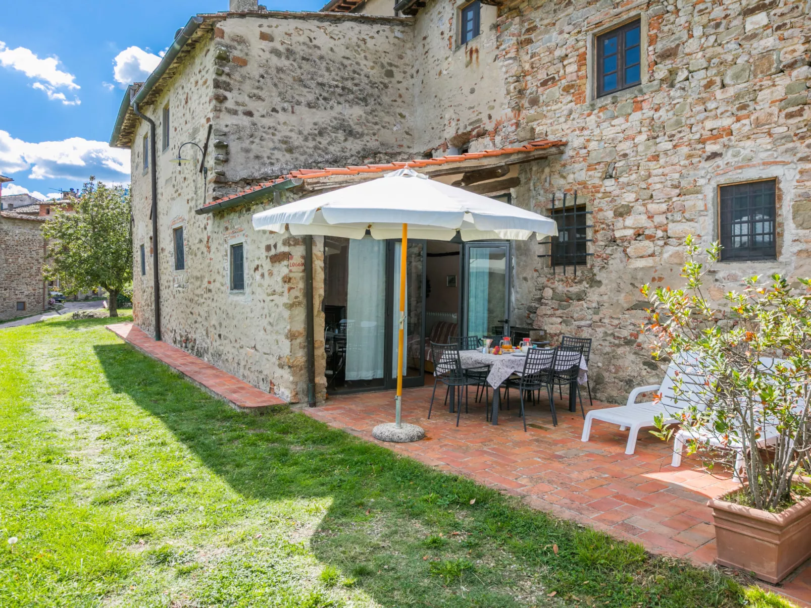 La Loggia-Outside