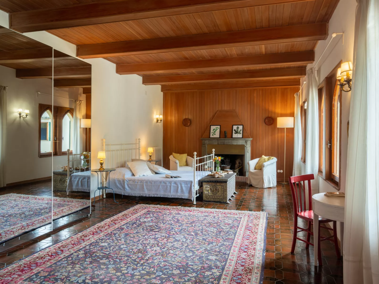 Borgo Castagnoli-Inside