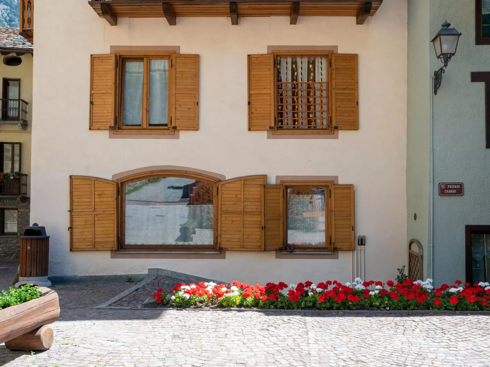 Casa Nota e Minichin-Outside