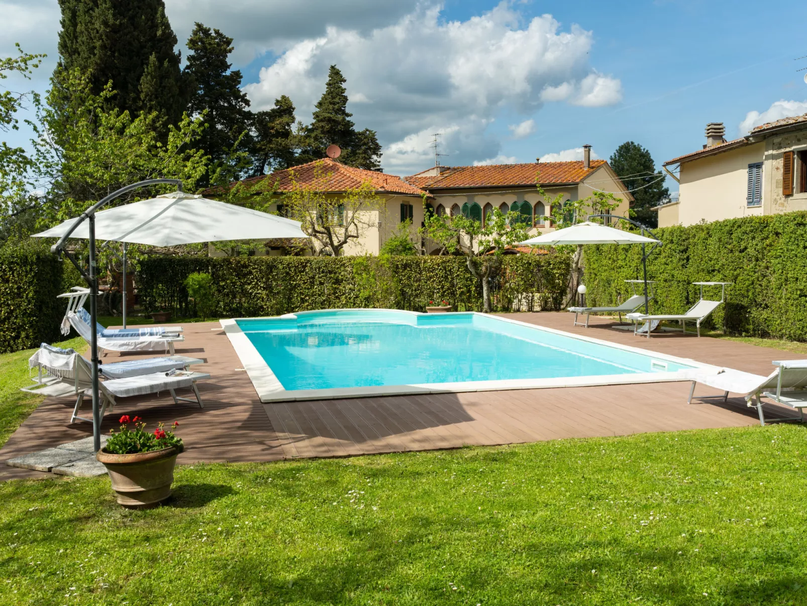 Borgo Castagnoli-Outside
