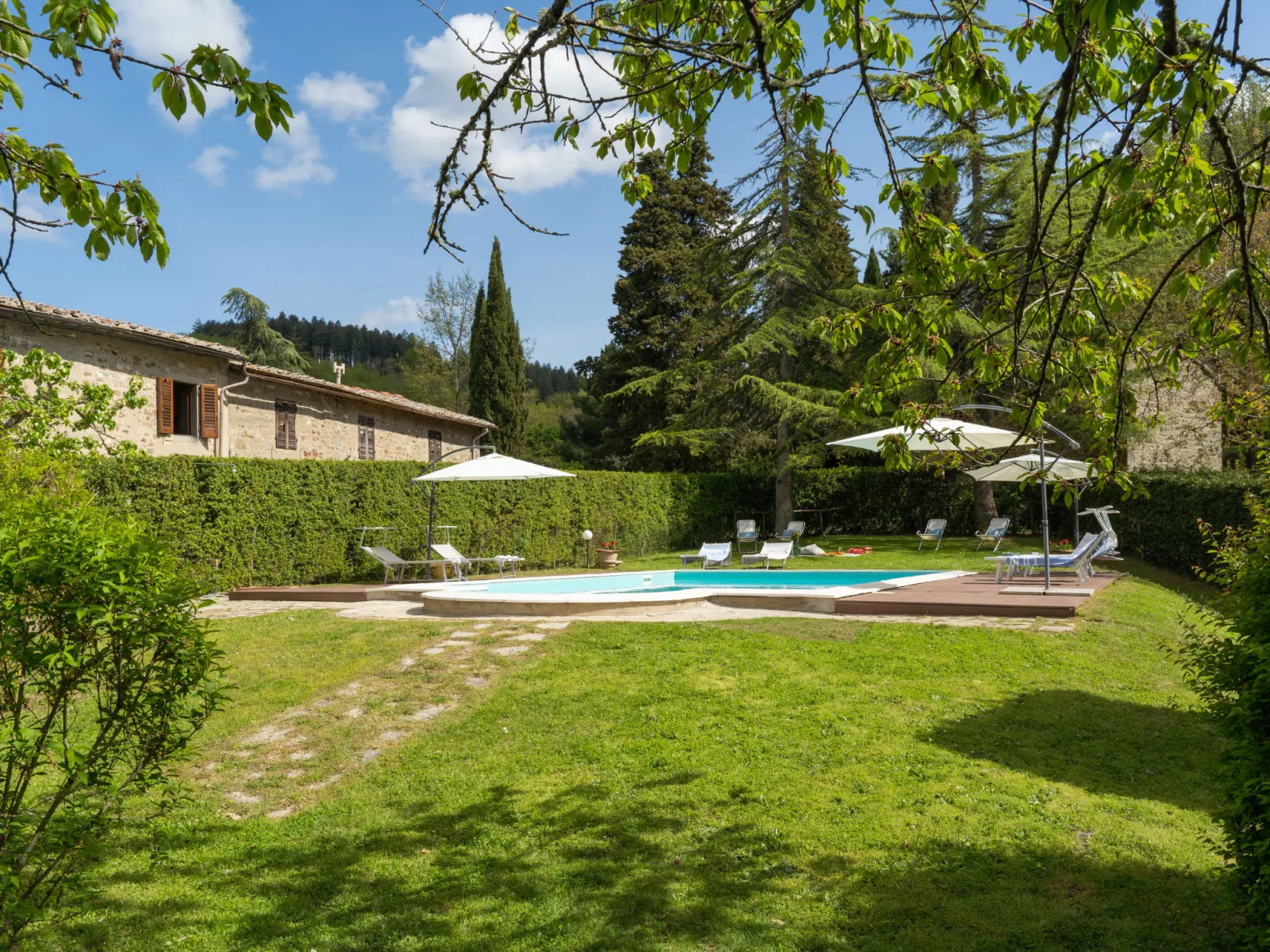 Borgo Castagnoli-Outside