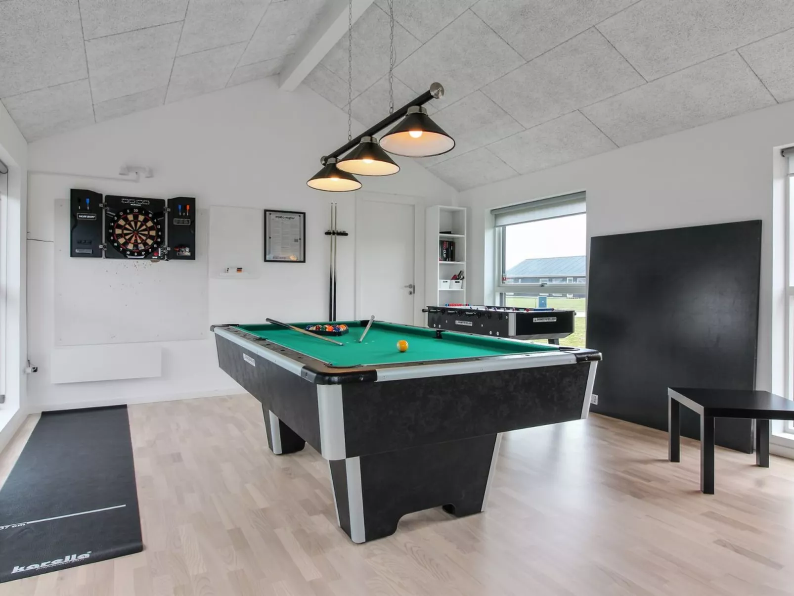 "Eveline" - 1.5km from the sea-Inside
