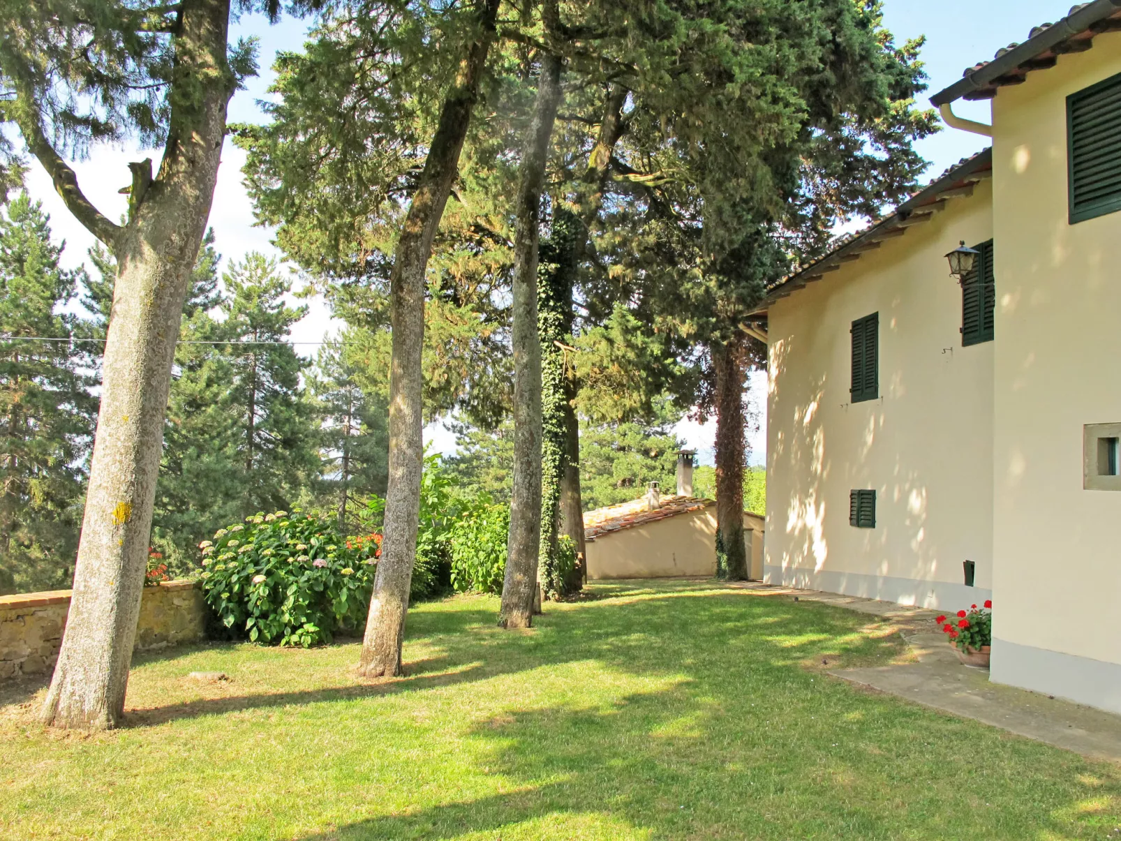 Borgo Castagnoli-Outside