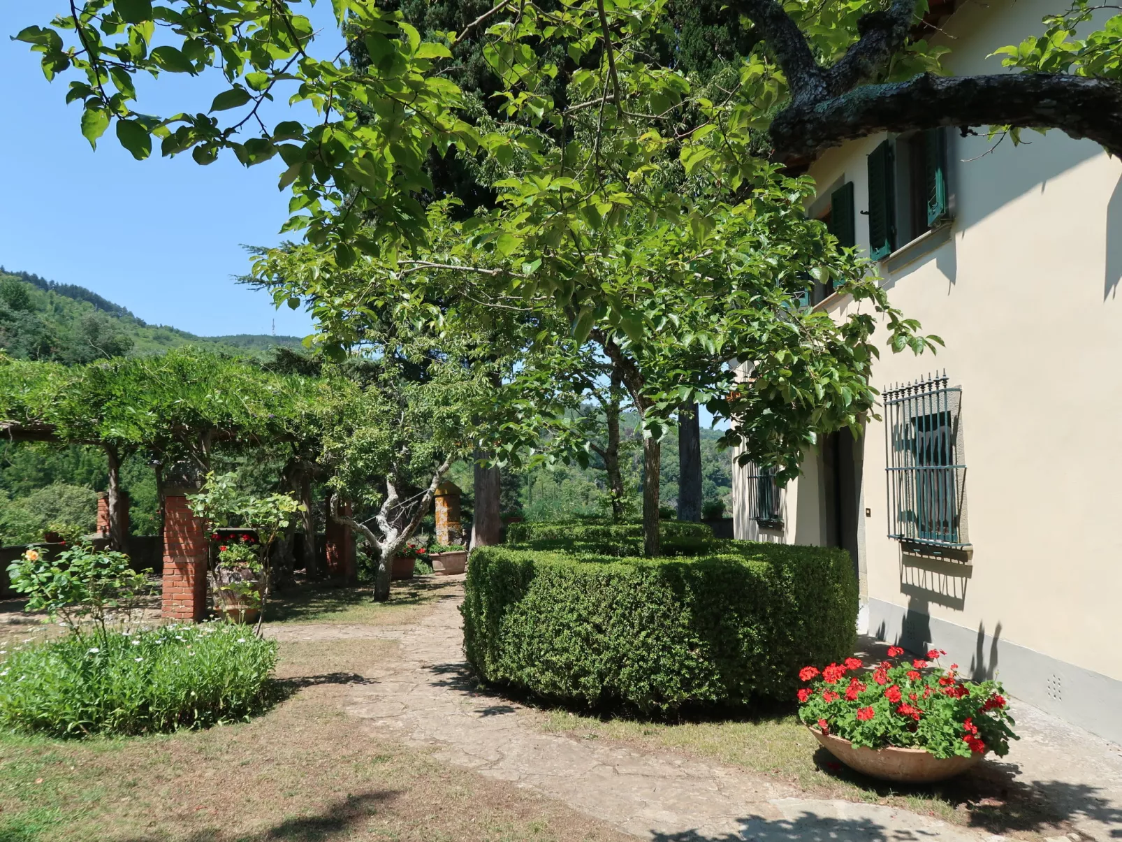 Borgo Castagnoli-Outside