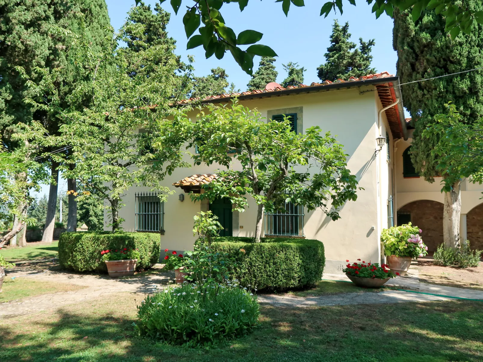 Borgo Castagnoli-Outside