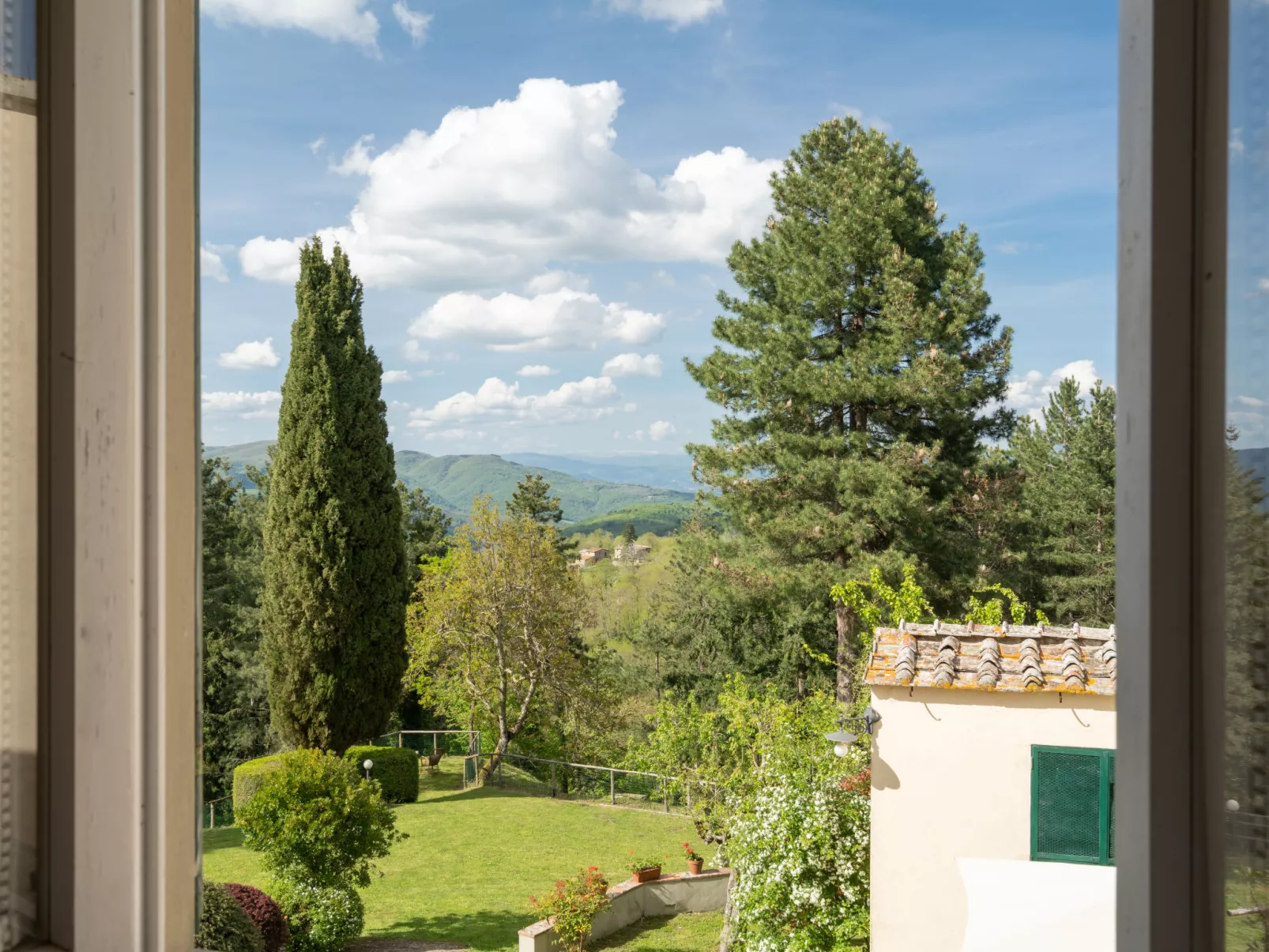 Borgo Castagnoli-Outside