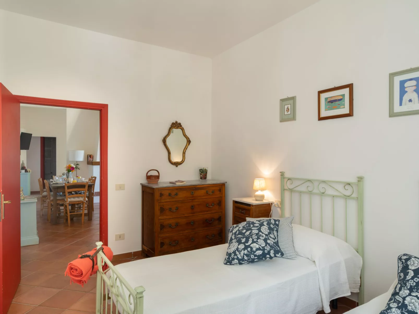 Borgo Castagnoli-Inside