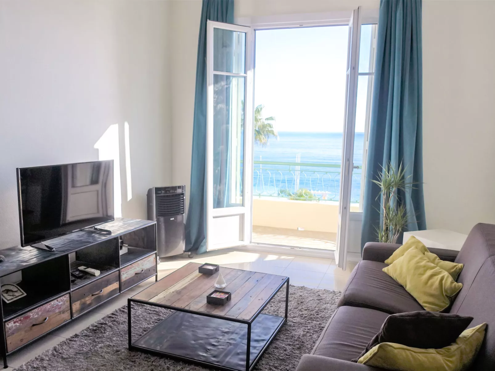 Les Yuccas Promenade des Anglais-Inside