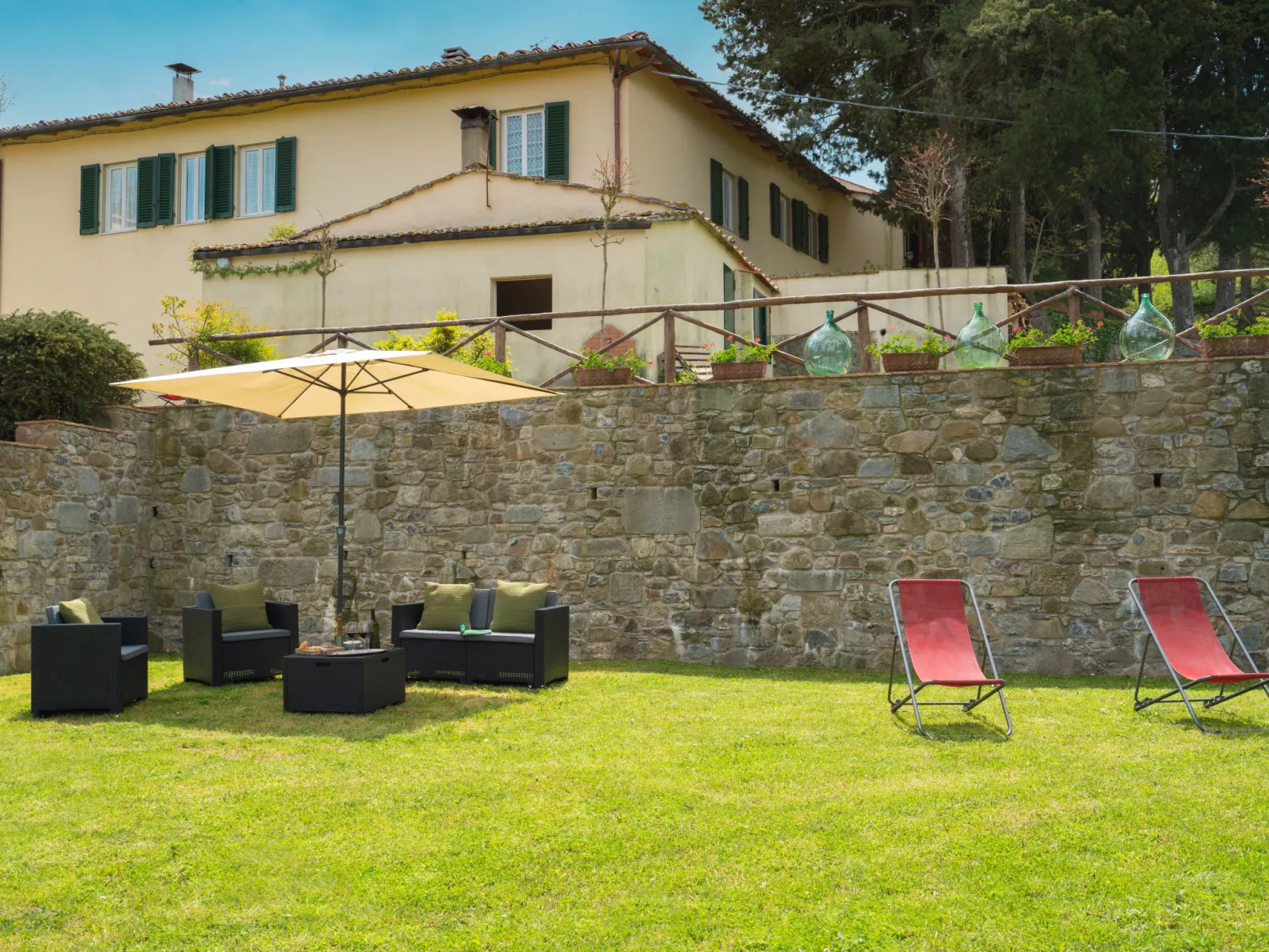 Borgo Castagnoli-Outside