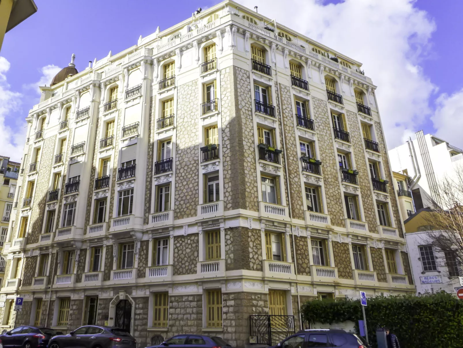 Le Rossini-Outside