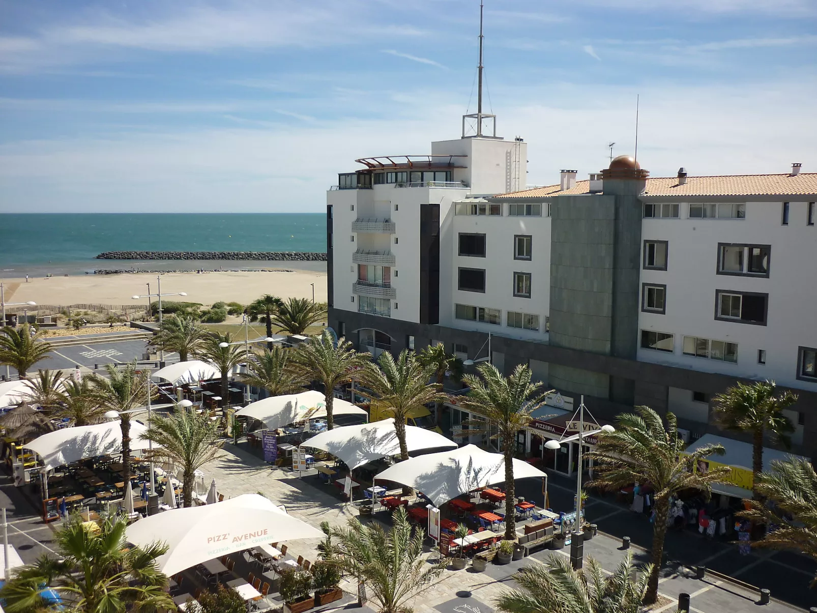 La Palme d'Or-Outside