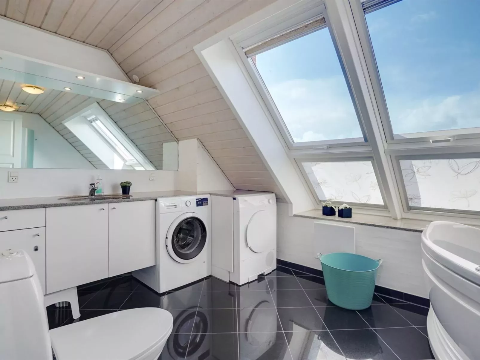 "Langsom" - 100m from the sea-Inside