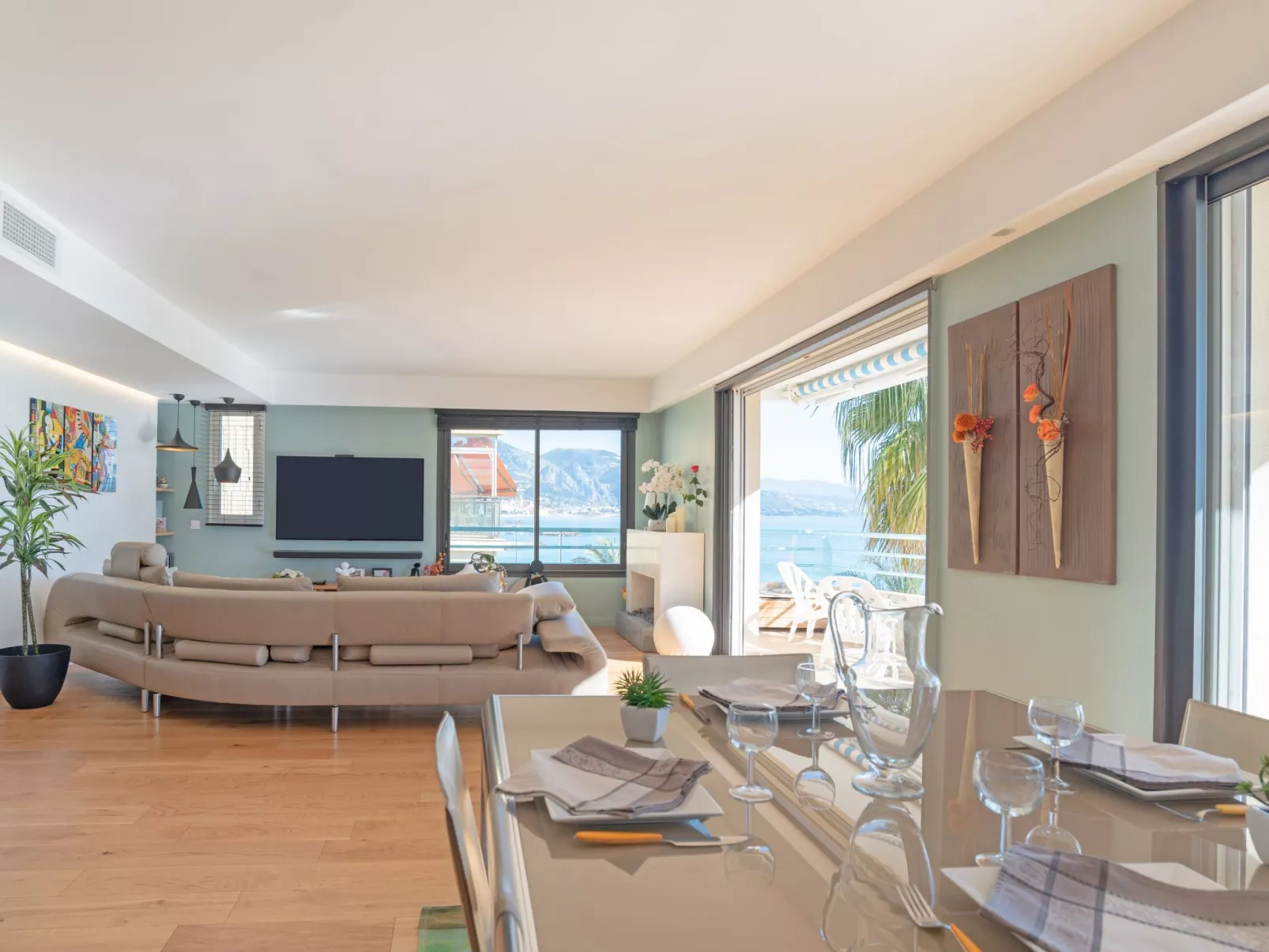 New Beach-Inside