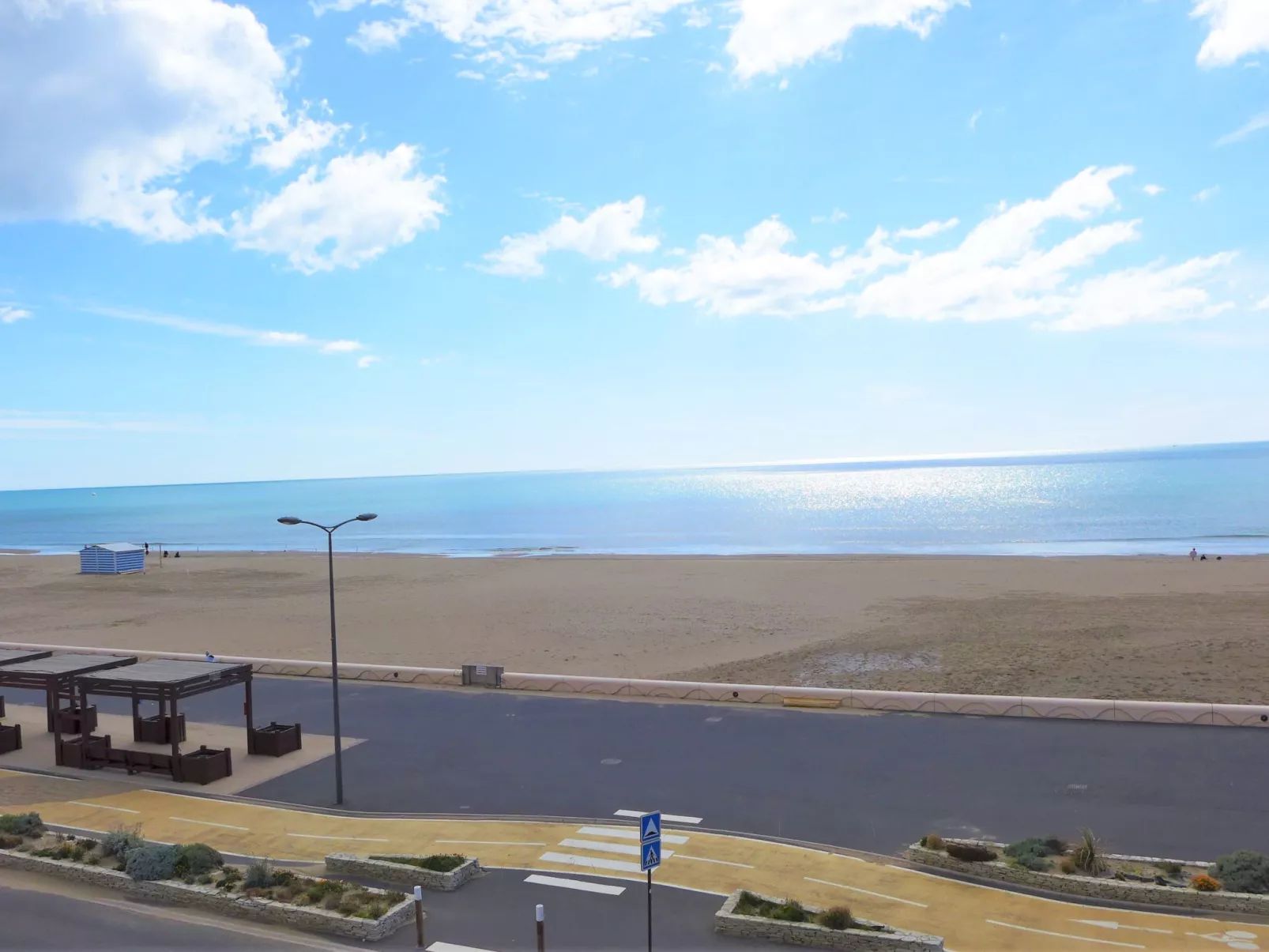 Les Romarins-Outside