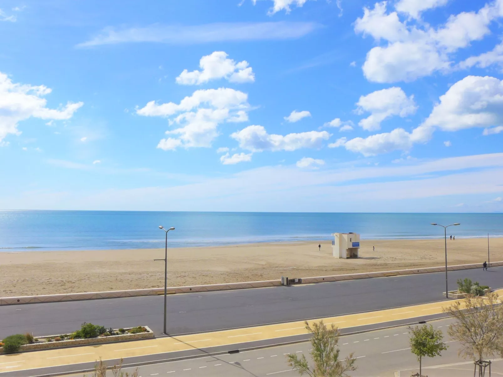 Les Romarins-Outside