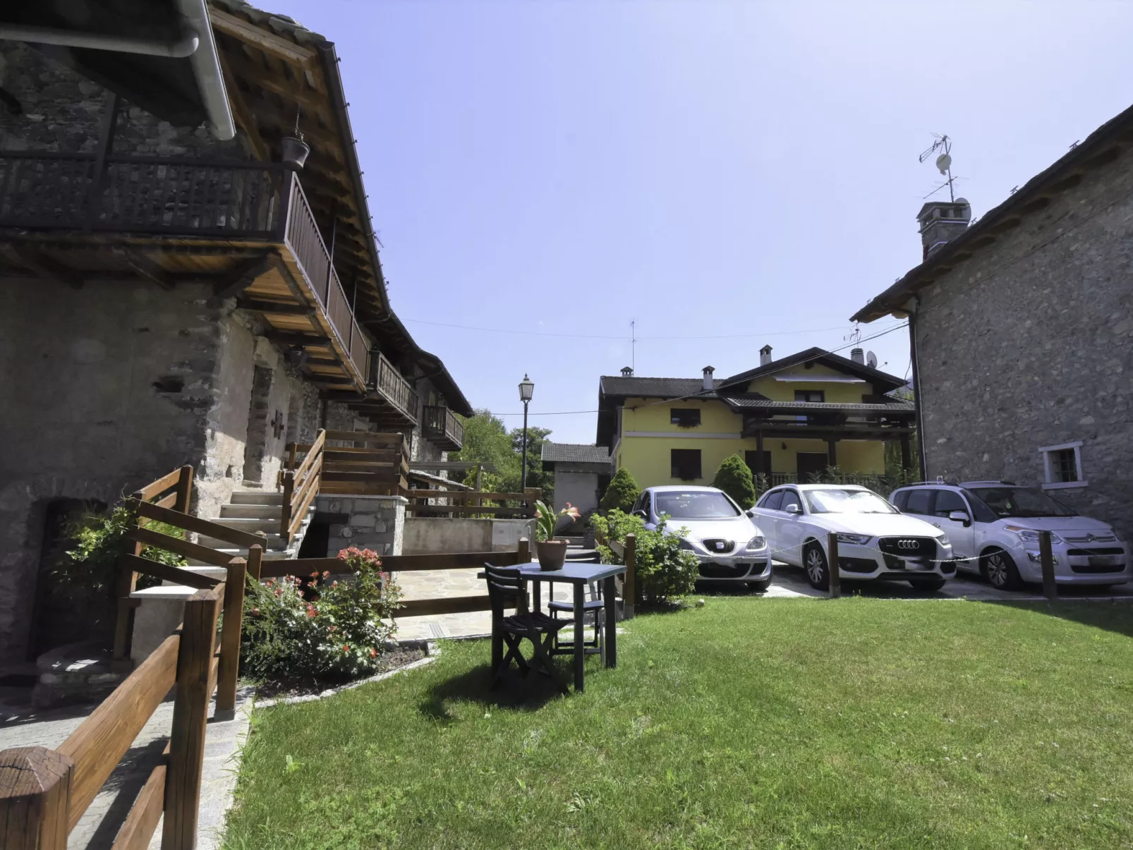 Les Cors-Outside