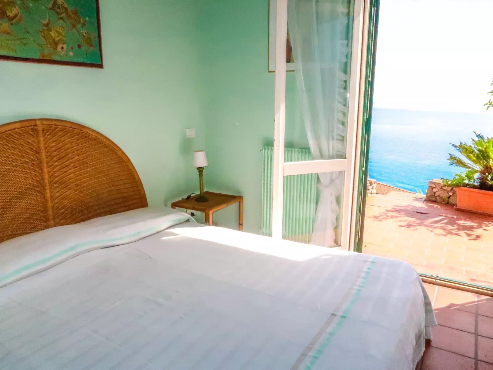 Paradise View-Inside