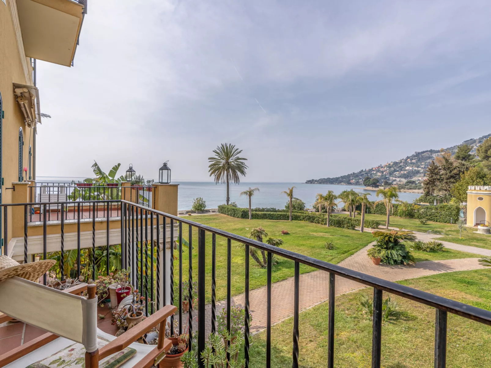 Vista Mare-Outside