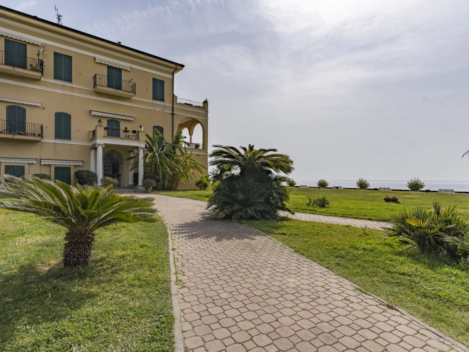 Vista Mare-Outside