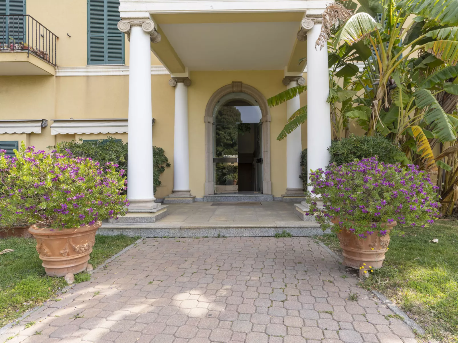 Vista Mare-Outside