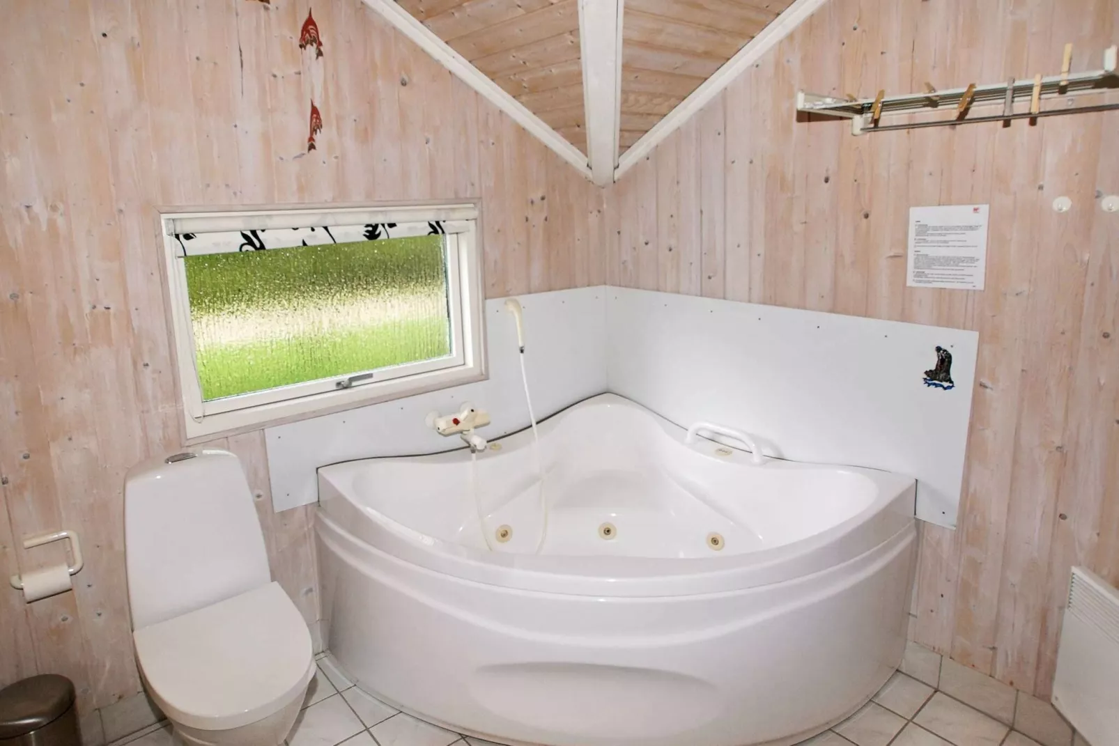 Whirlpool Cottage Oasis-By Traum