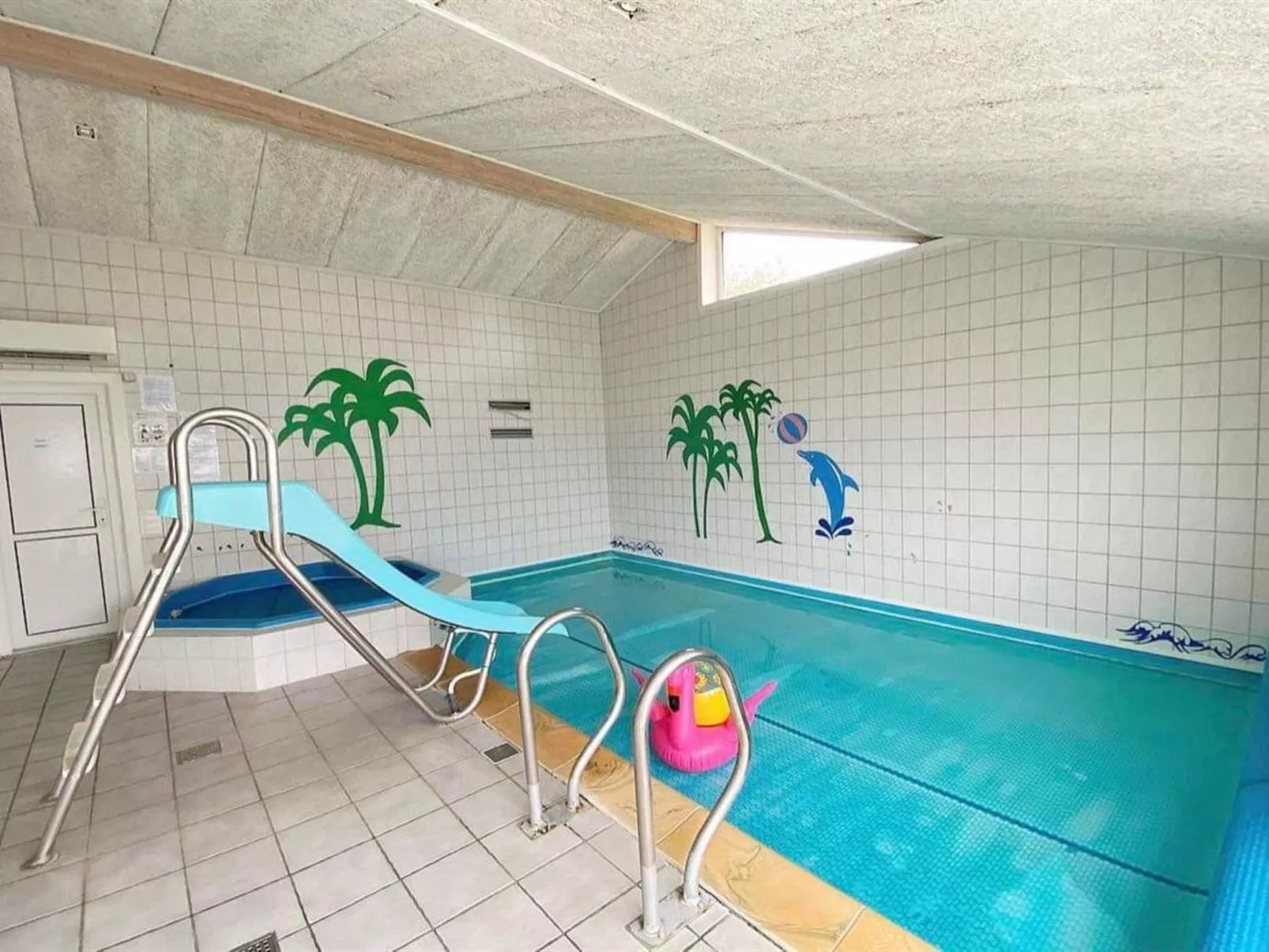 "Hallveig" - 1.1km from the sea-Inside