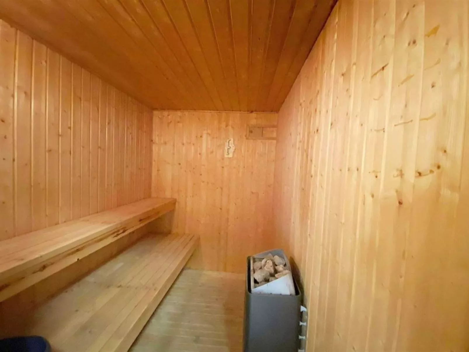 "Hallveig" - 1.1km from the sea-Inside