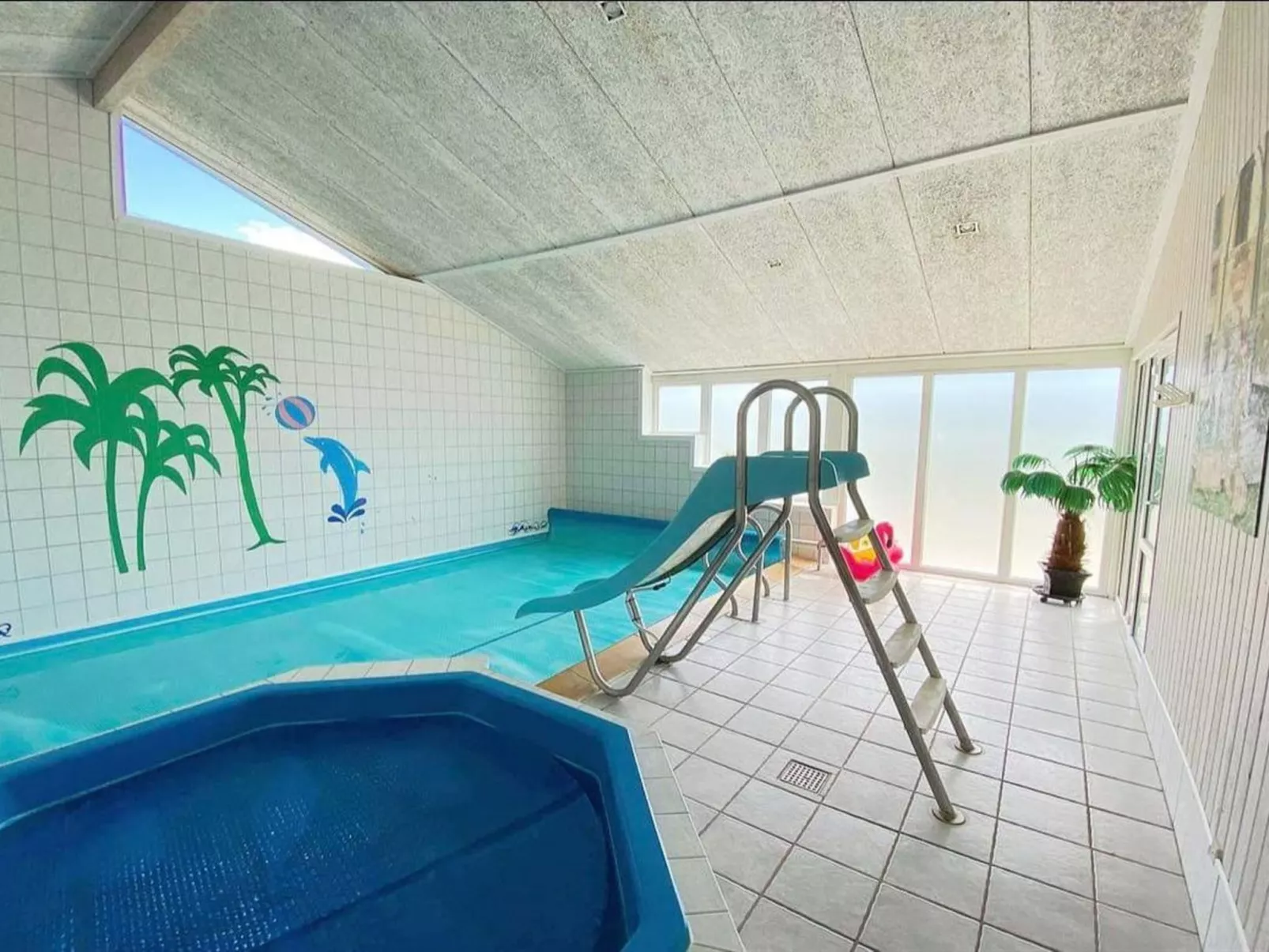 "Hallveig" - 1.1km from the sea-Inside