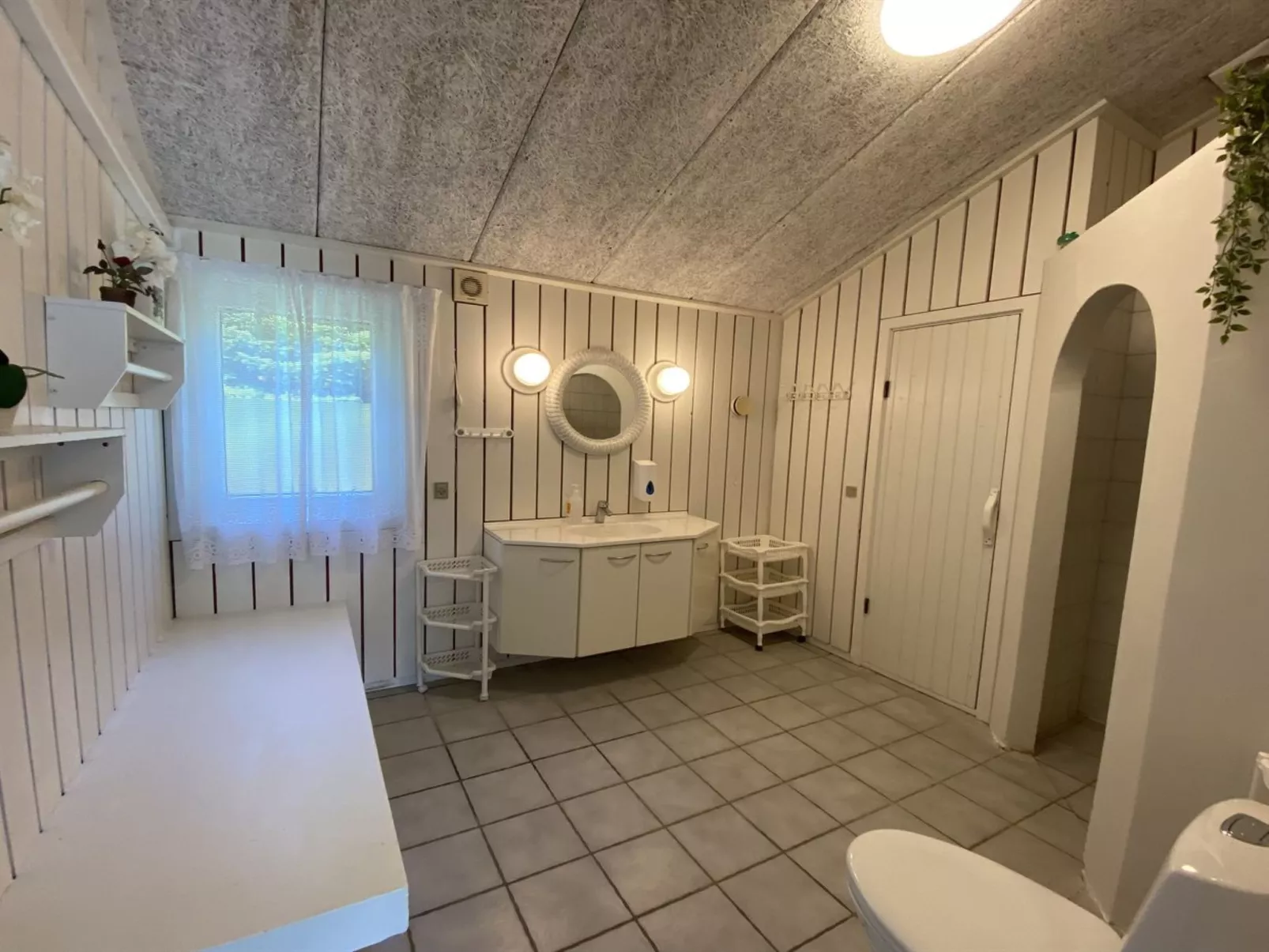 "Hallveig" - 1.1km from the sea-Inside