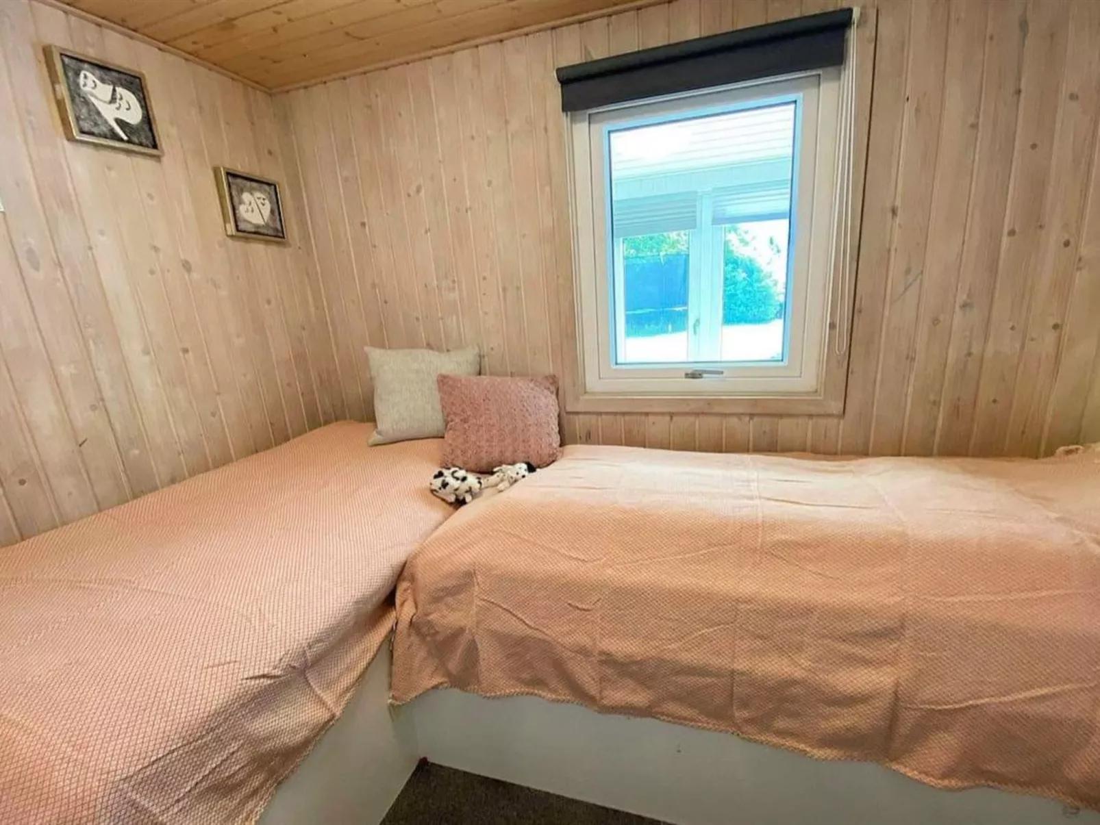 "Hallveig" - 1.1km from the sea-Inside