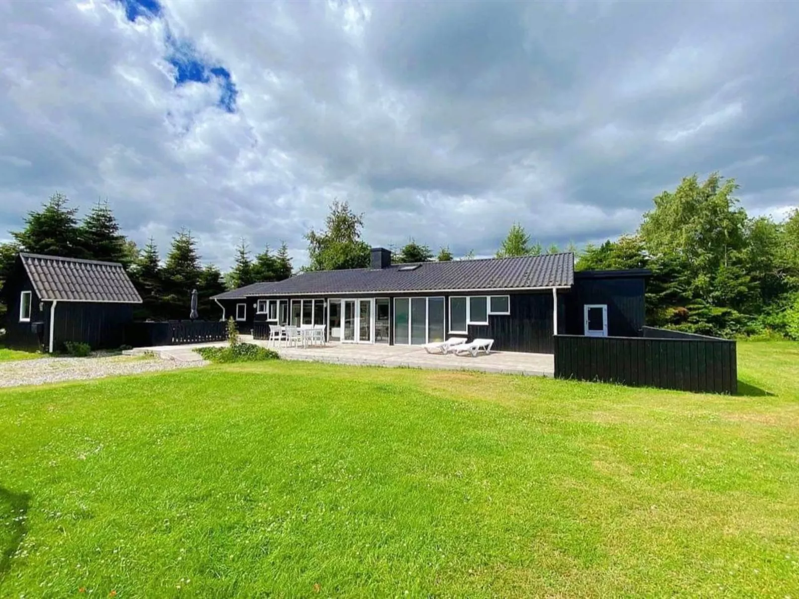 "Hallveig" - 1.1km from the sea-Outside