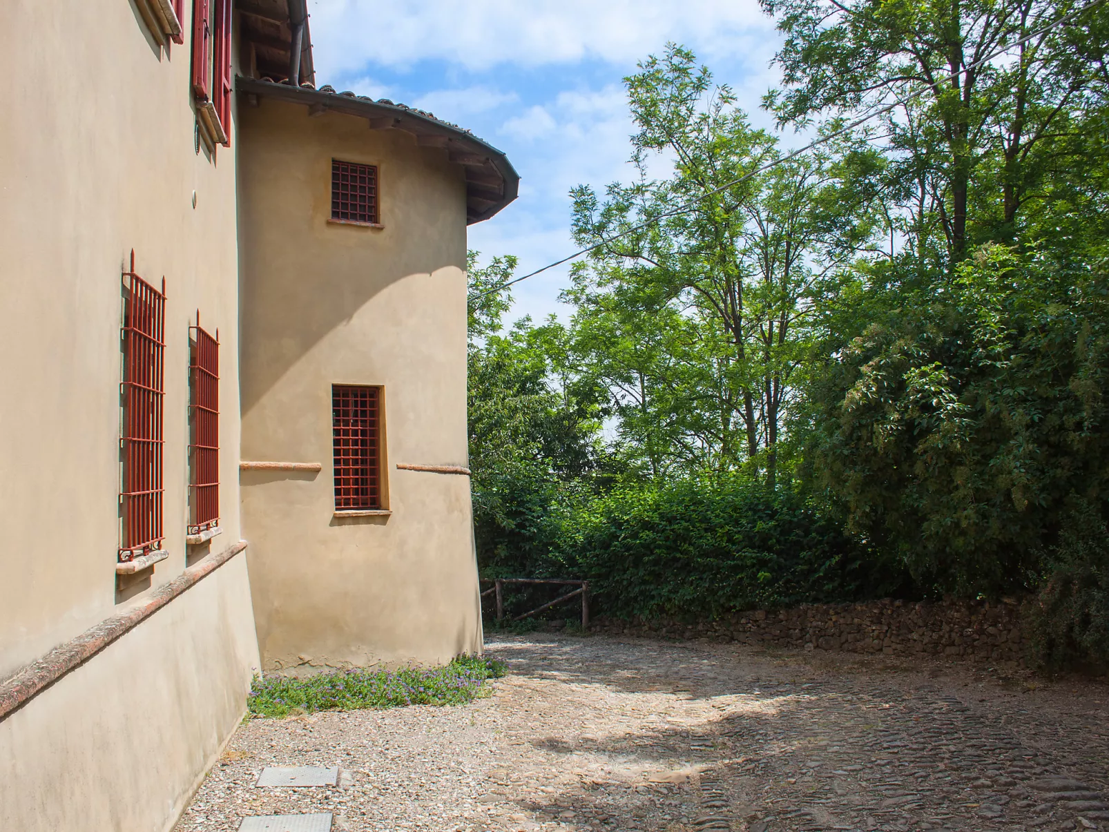 Di Magnano-Outside