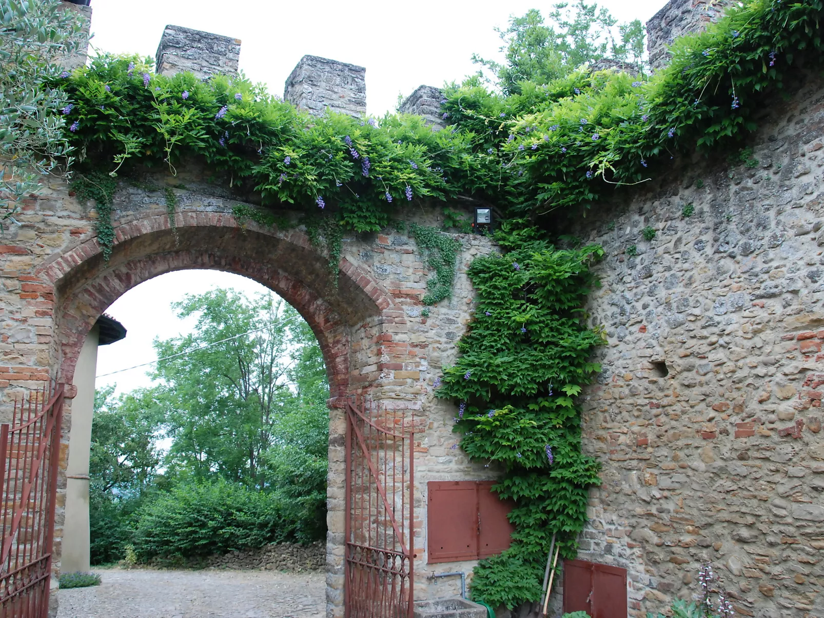 Di Magnano-Outside