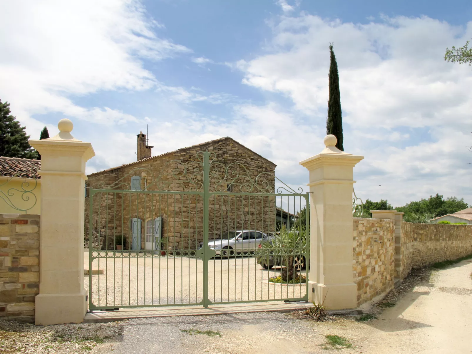Mas Magot-Outside