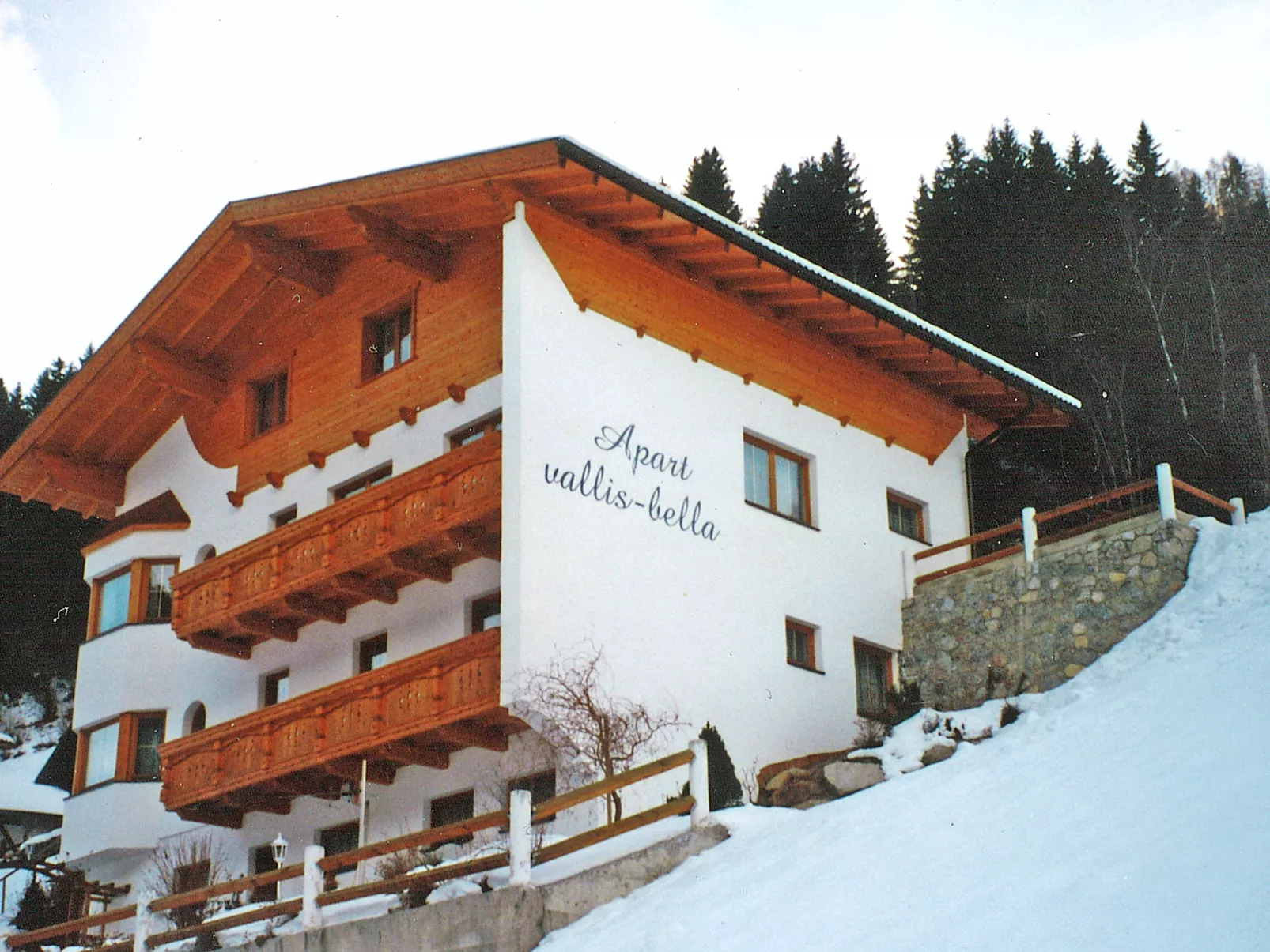 Vallis Bella-Outside