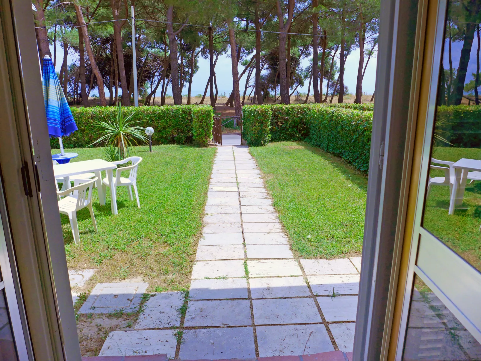 Cerrano-Outside