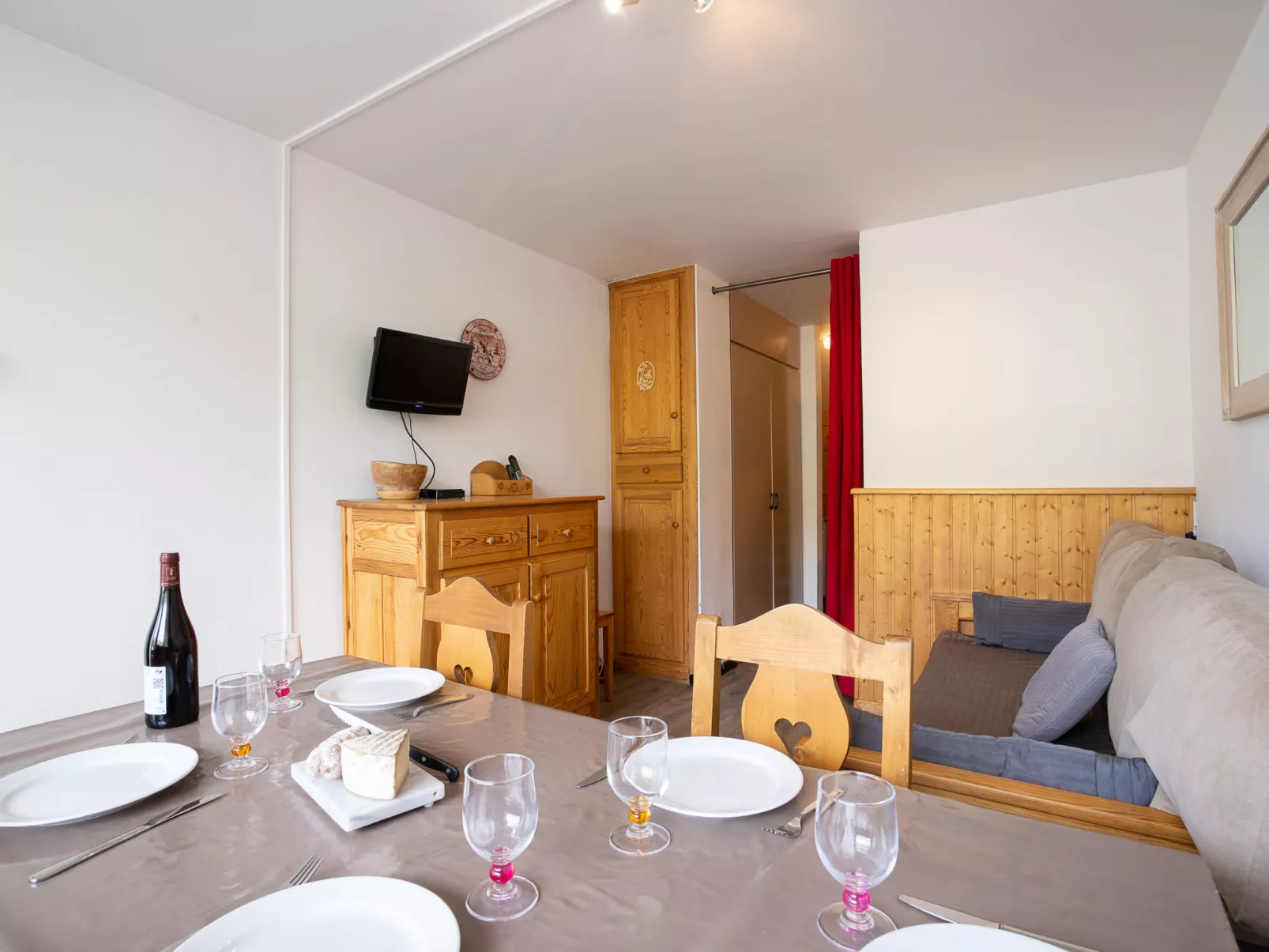 Les Lauzes C19-Inside