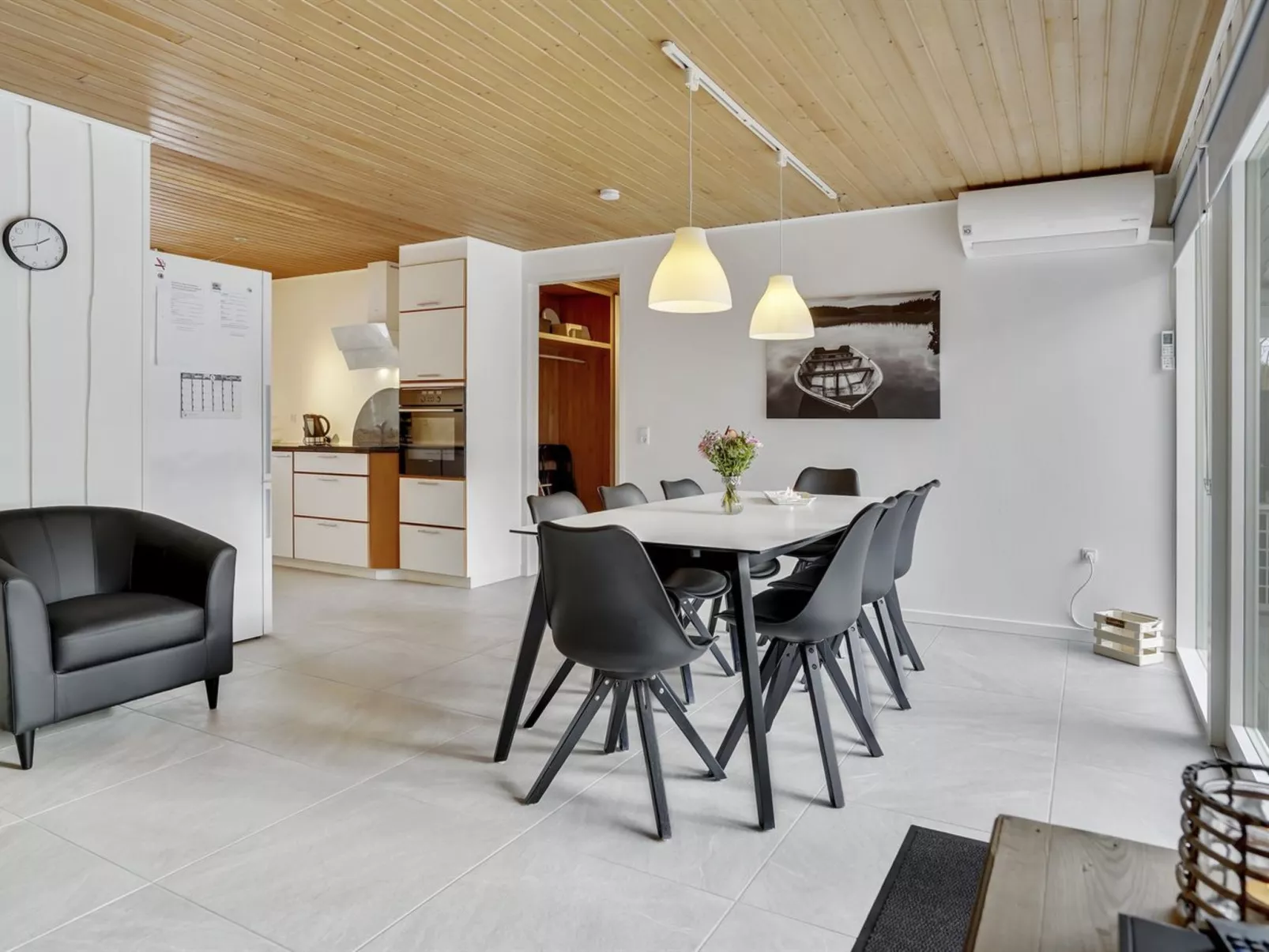 "Sverker" - 300m from the sea-Drinnen