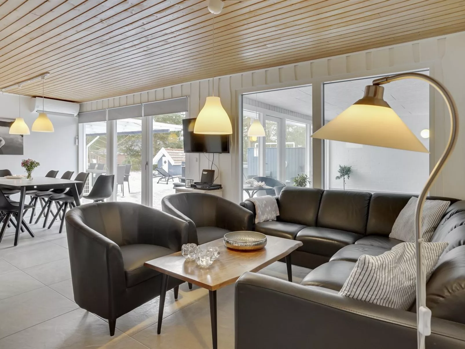 "Sverker" - 300m from the sea-Drinnen