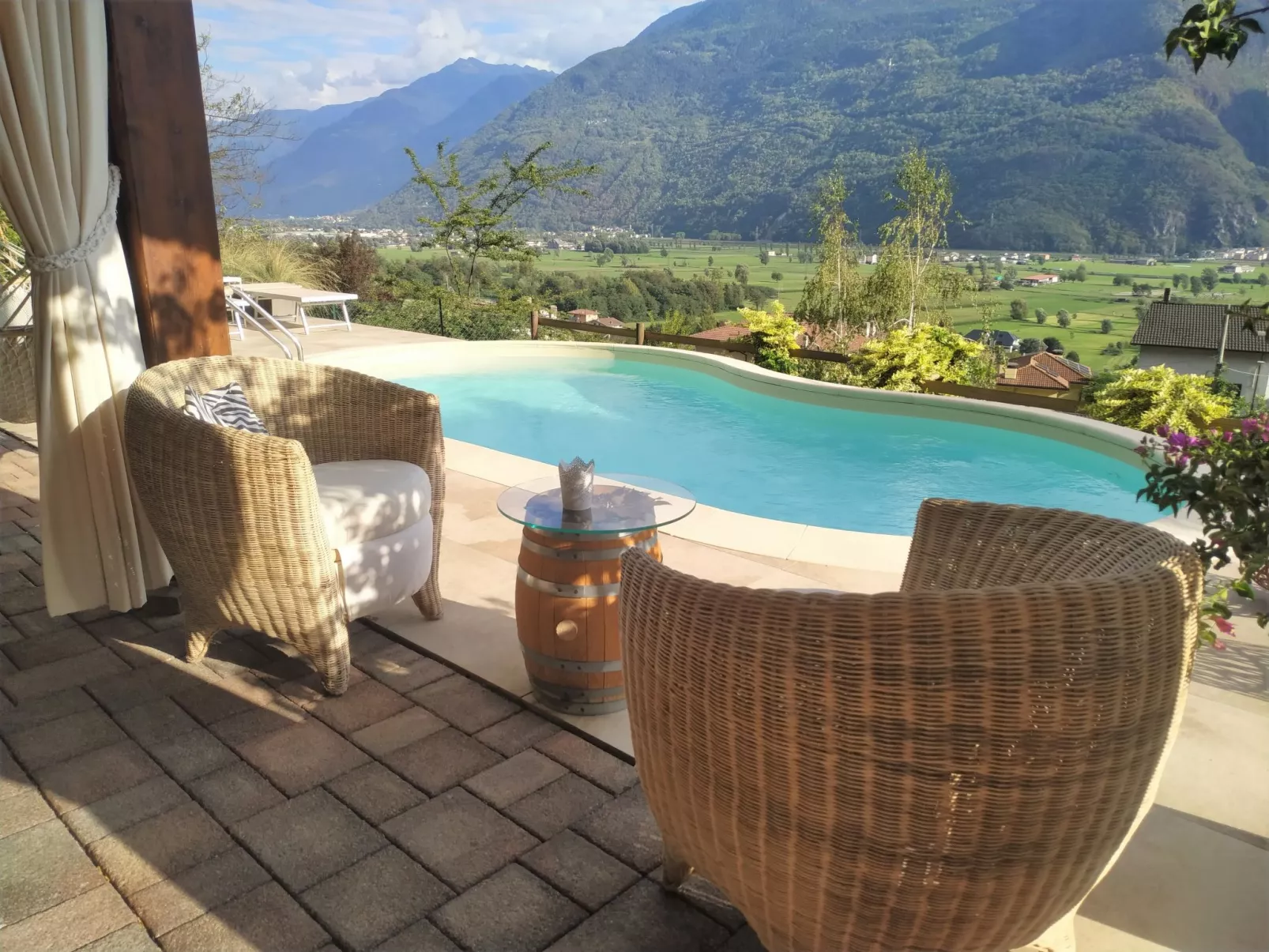 Valley View Pool Apartment-Outside