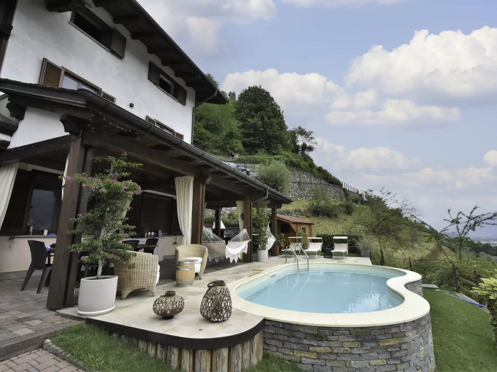 Valley View Pool Apartment-Outside