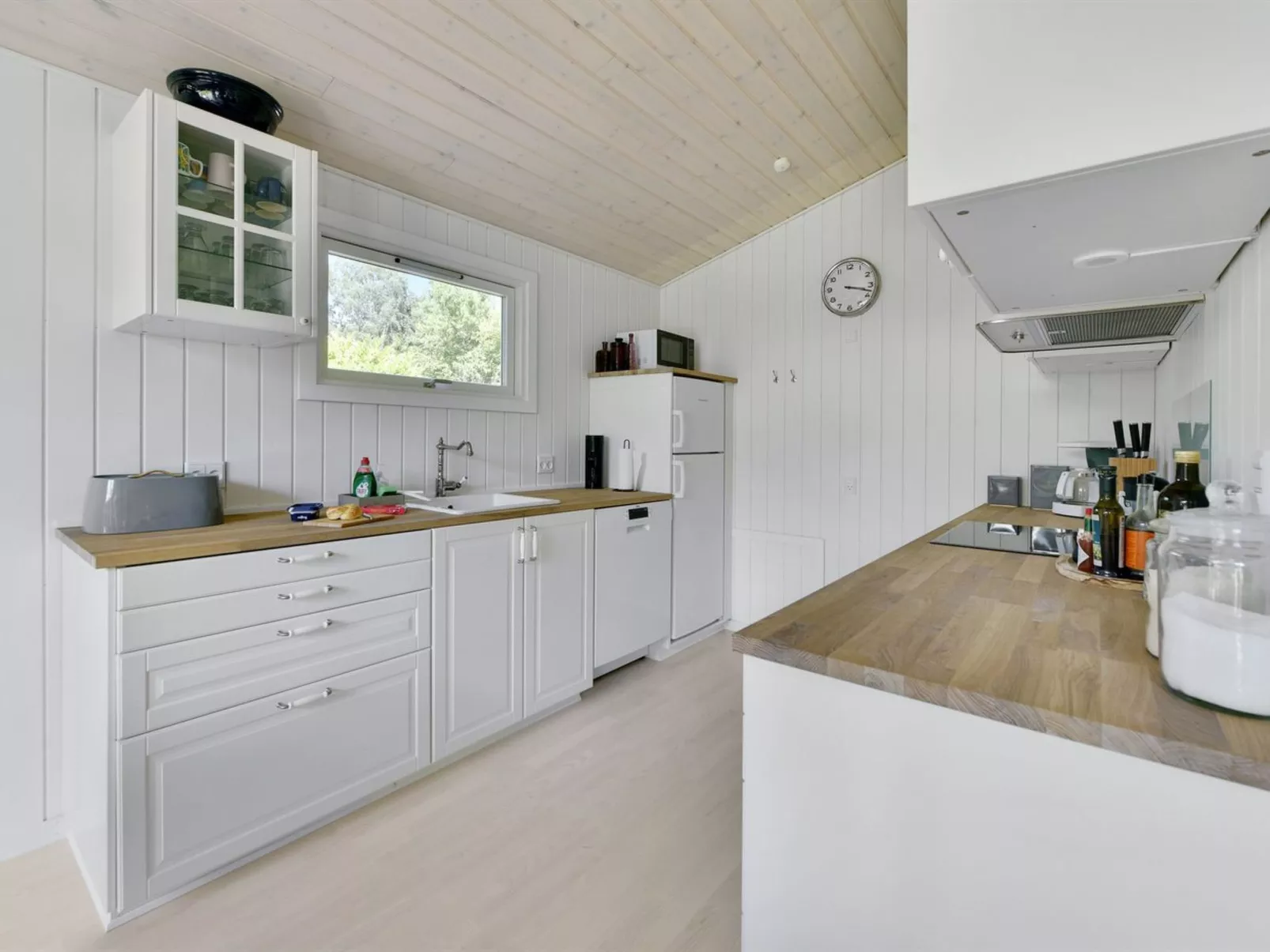 "Brune" - 30km from the sea-Inside
