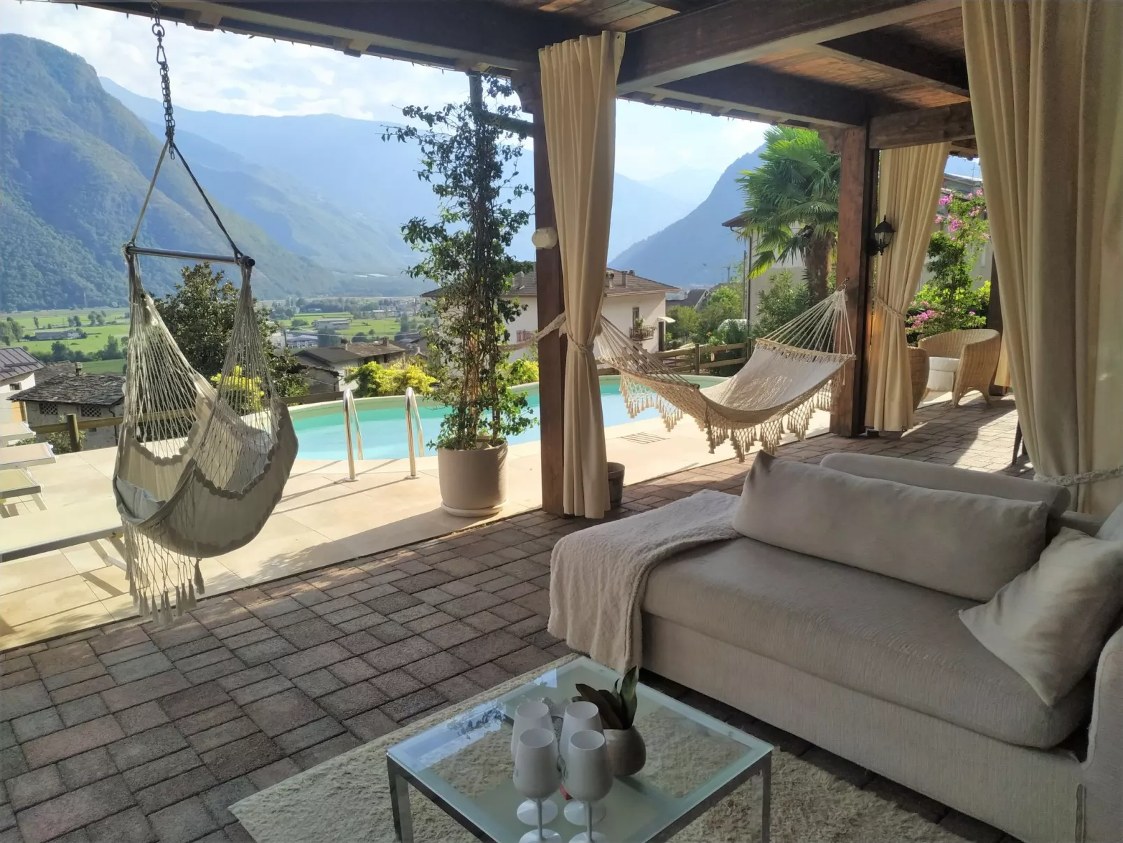 Valley View Pool Apartment-Outside