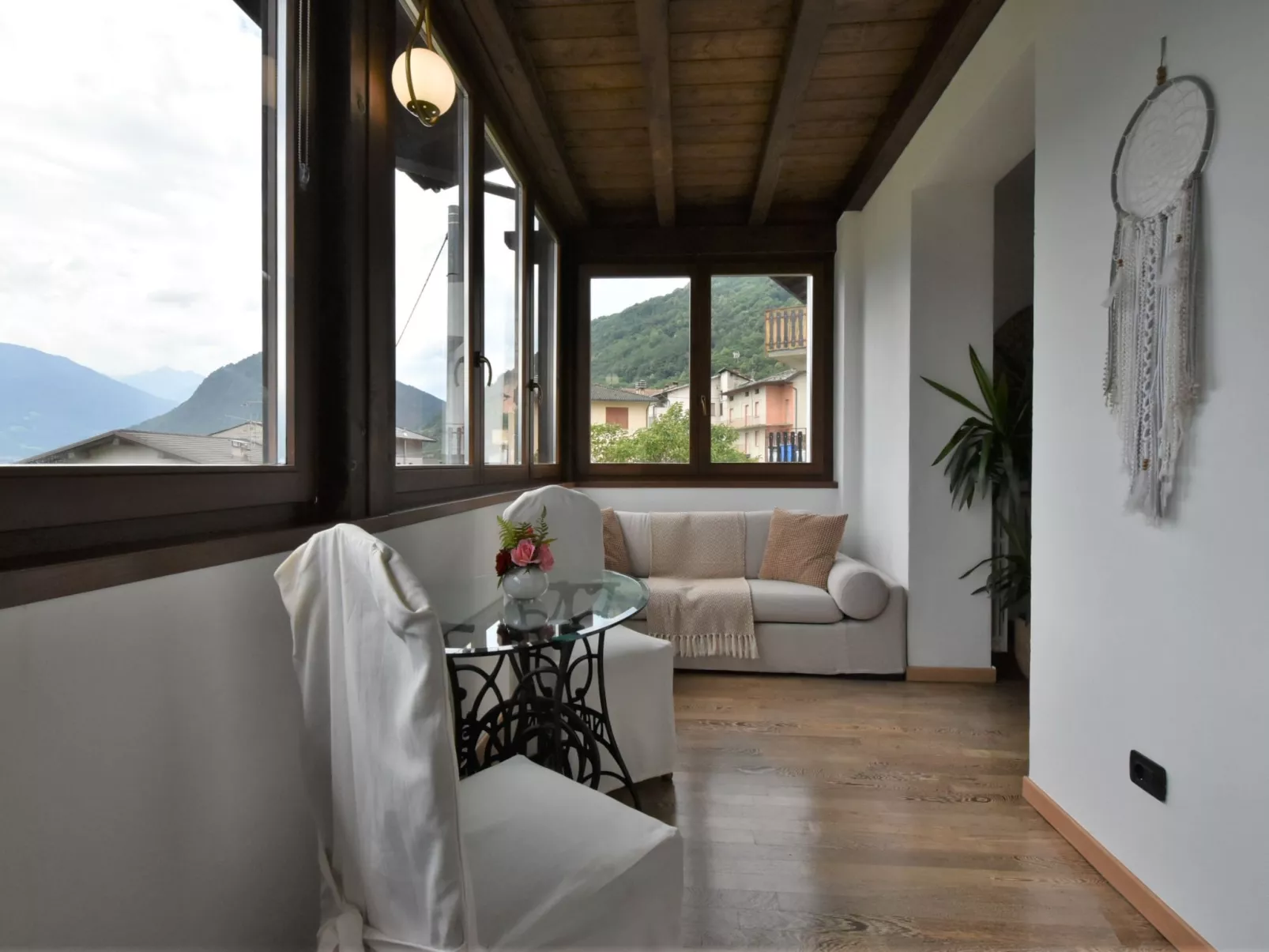 Valley View Pool Apartment-Inside