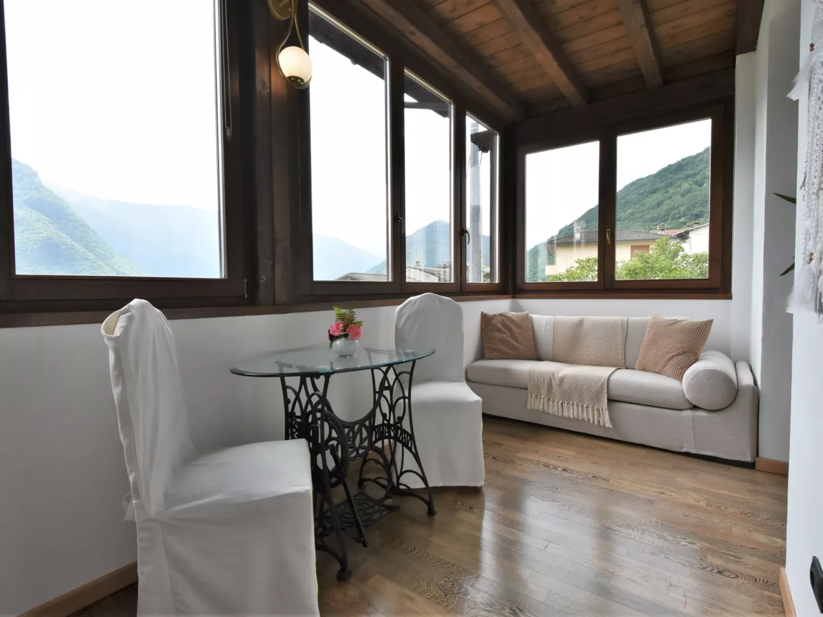 Valley View Pool Apartment-Inside