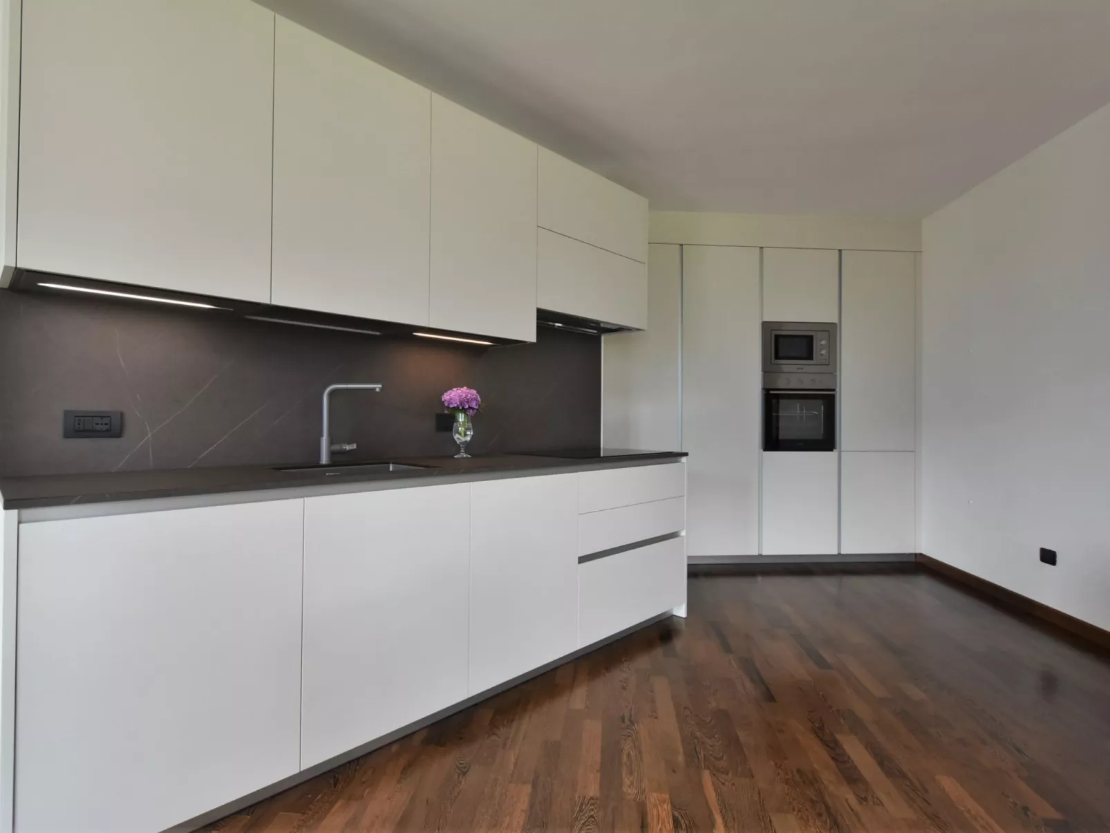 Valley View Pool Apartment-Inside
