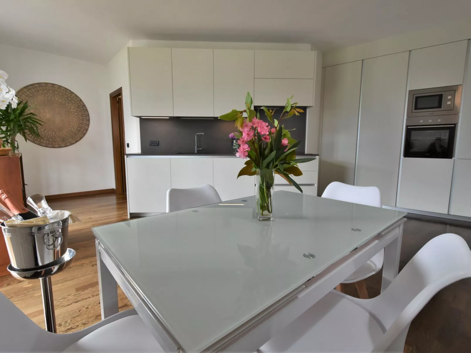 Valley View Pool Apartment-Inside