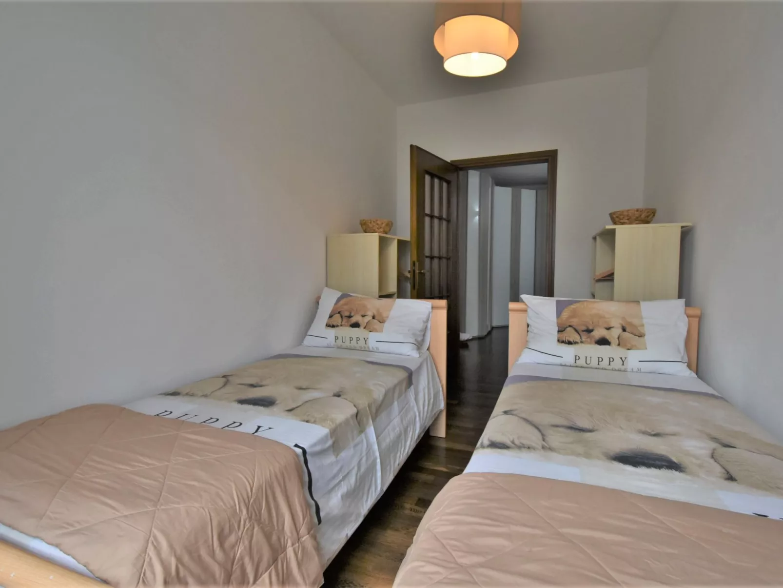 Valley View Pool Apartment-Inside